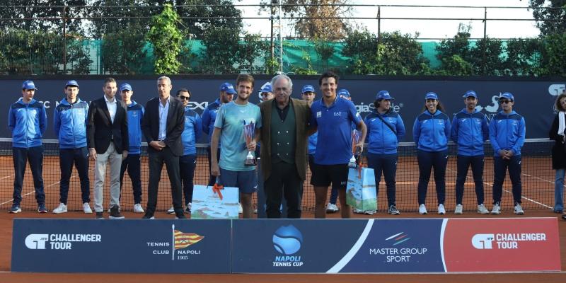 Napoli Tennis Cup: Vit Kopriva trionfa sull’azzurro Darderi in una finale emozionante.